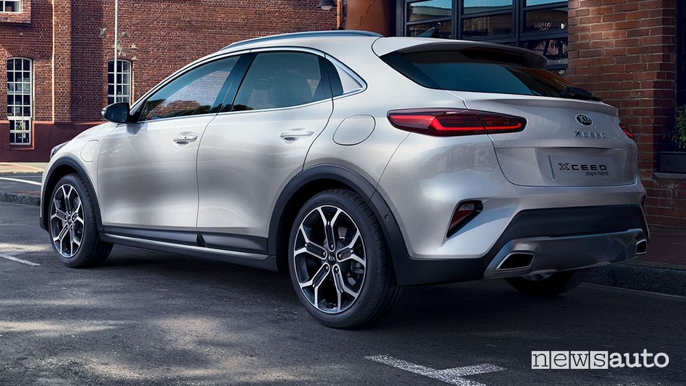 Vista posteriore Kia XCeed ibrida plug-in