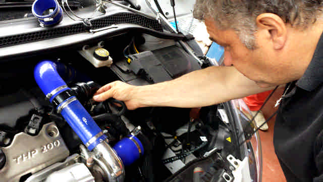 Domenico Leone che ha trovato la soluzione per avere 6 marce sull'Abarth 500  