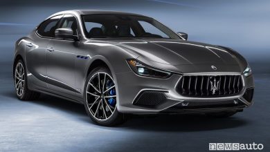 Vista di profilo Maserati Ghibli Hybrid ibrida MHEV