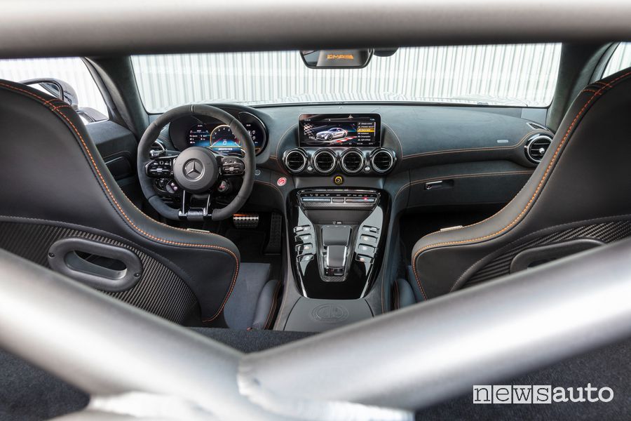 Plancia strumenti abitacolo Mercedes-AMG GT Black Series