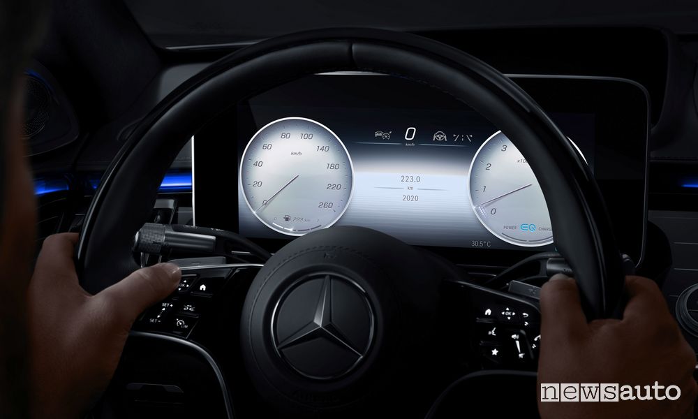 Mercedes-Benz MBUX, display head-up Realtà Aumentata (AR-HUD)