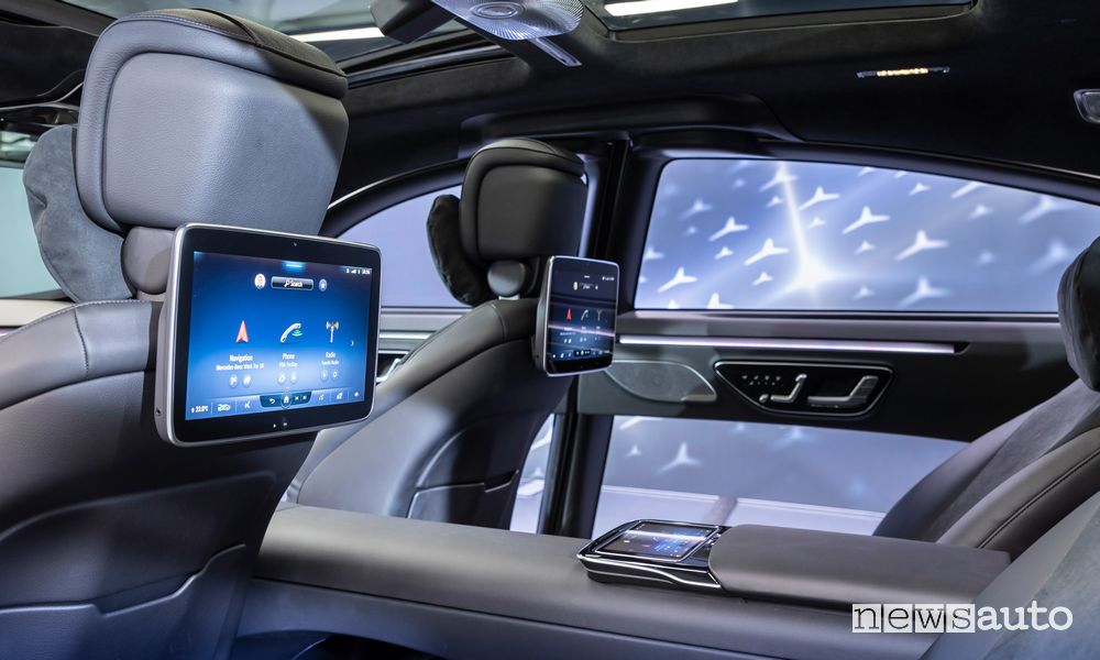Mercedes-Benz MBUX, sistema di assistenza per gli interni