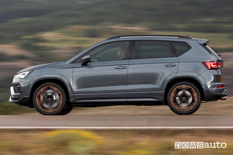 Vista laterale Cupra Ateca