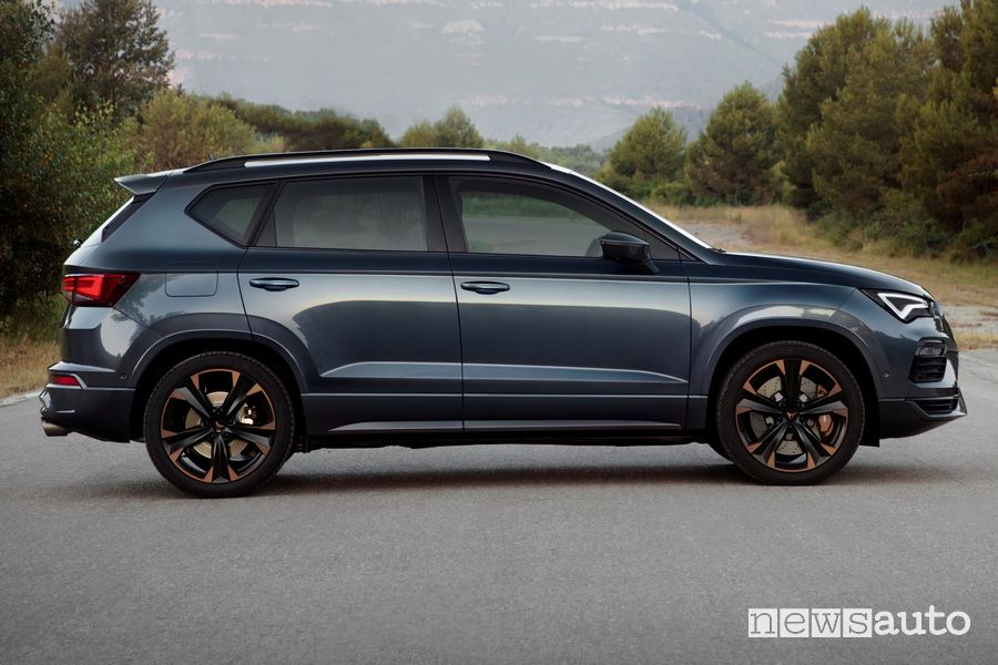 Vista laterale Cupra Ateca