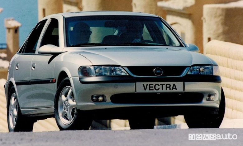 Vista anteriore Opel Vectra