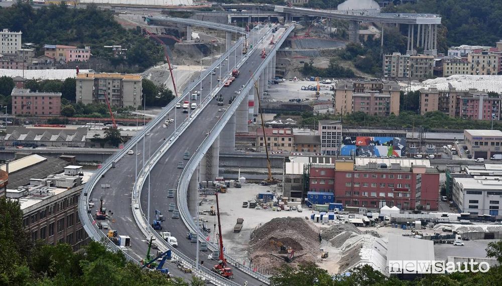 La curva dopo il Ponte Morandi di Genova verso Savona