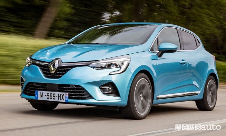 Vista di profilo Renault Clio E-Tech ibrida