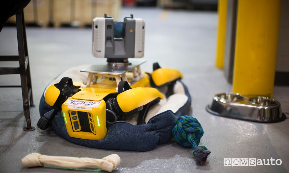 Robot a 4 zampe Fluffy Ford a riposo