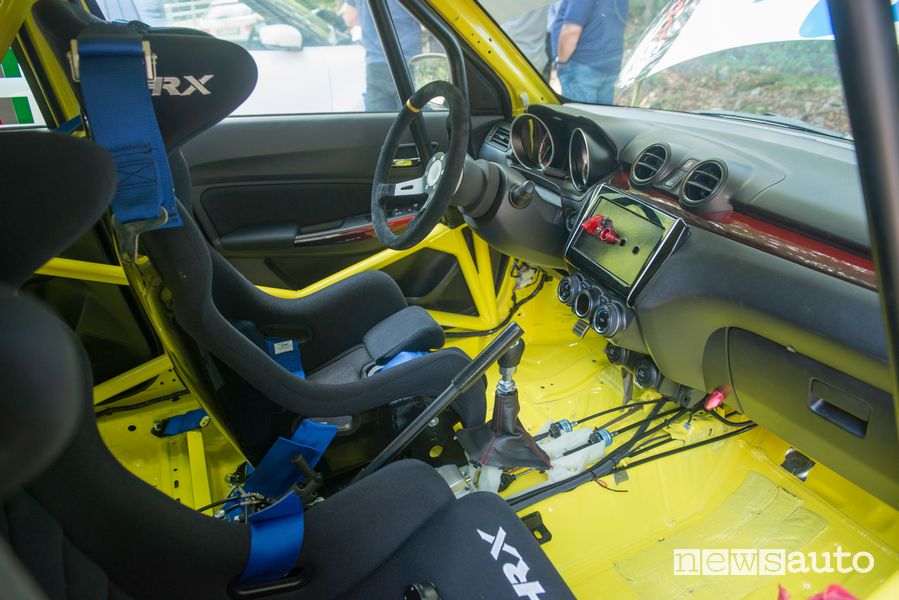 Sedile pilota abitacolo Suzuki Swift Sport Hybrid R1