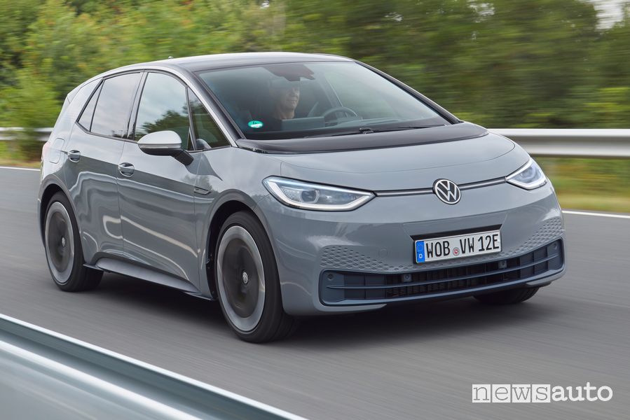 Vista anteriore Volkswagen ID.3 1ST grigia