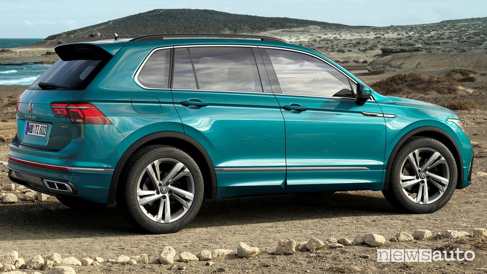 Vista laterale Volkswagen Tiguan 2021 R Line