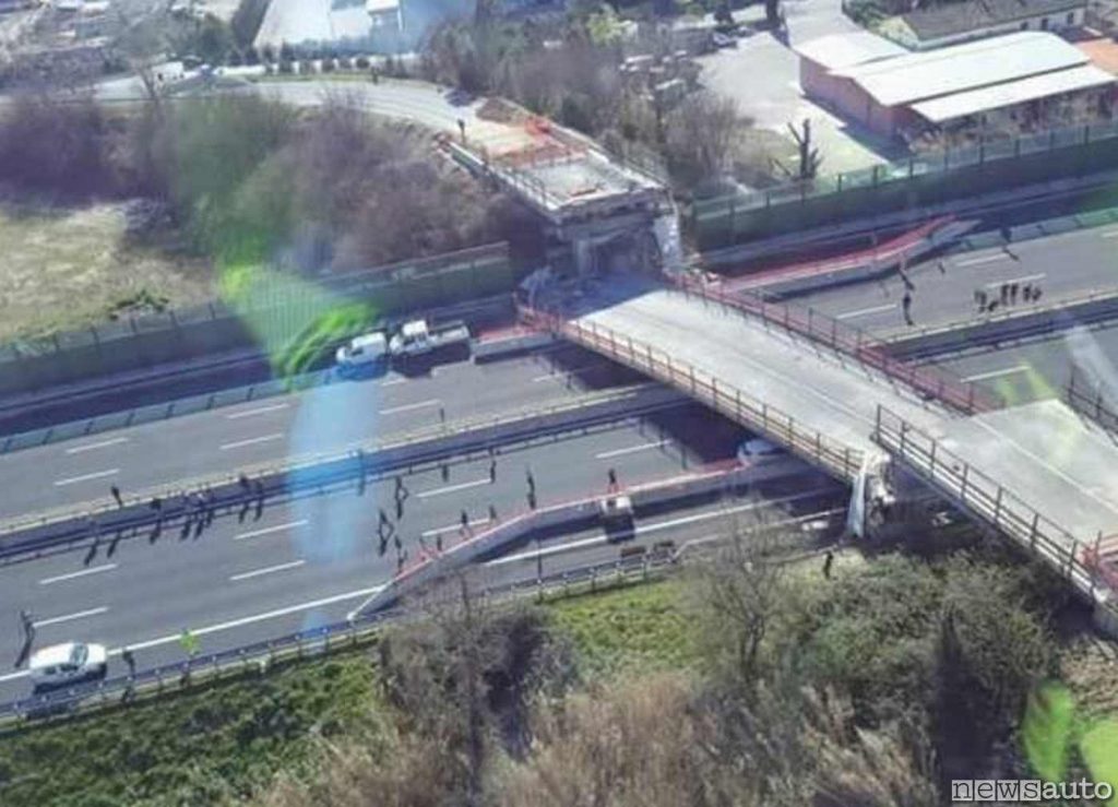 Crollo ponte sull'Autostrada A14 il 9 marzo 2017, rimane schiacciata una Nissan Qashqai e perdono la vita due coniugi
