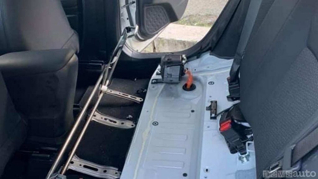 Furto di una batteria al litio su un'auto ibrida