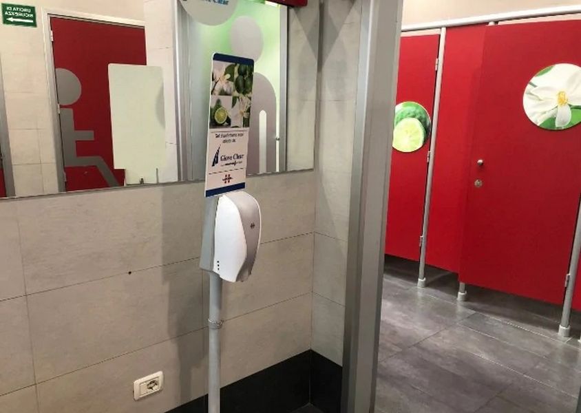 Dispenser gel per la prevenzione del Covid-19 in Autogrill