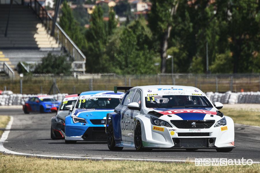 La Peugeot 308 TCR sulla pista di Magione nel Trofeo Super Cup