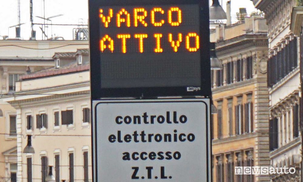 Auto senza assicurazione multa nella ZTL