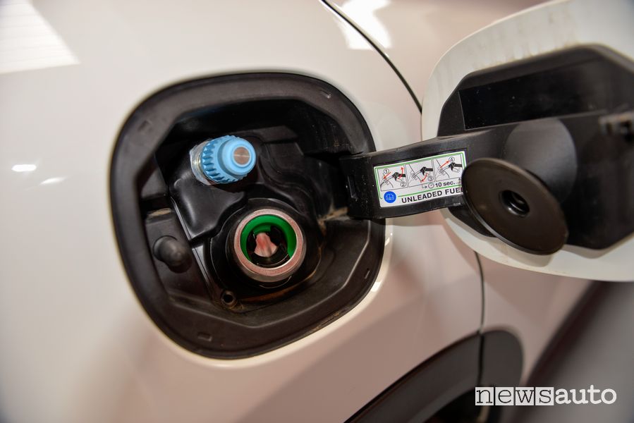Presa di carico per il rifornimento di metano Fiat 500X benzina trasformata in metano