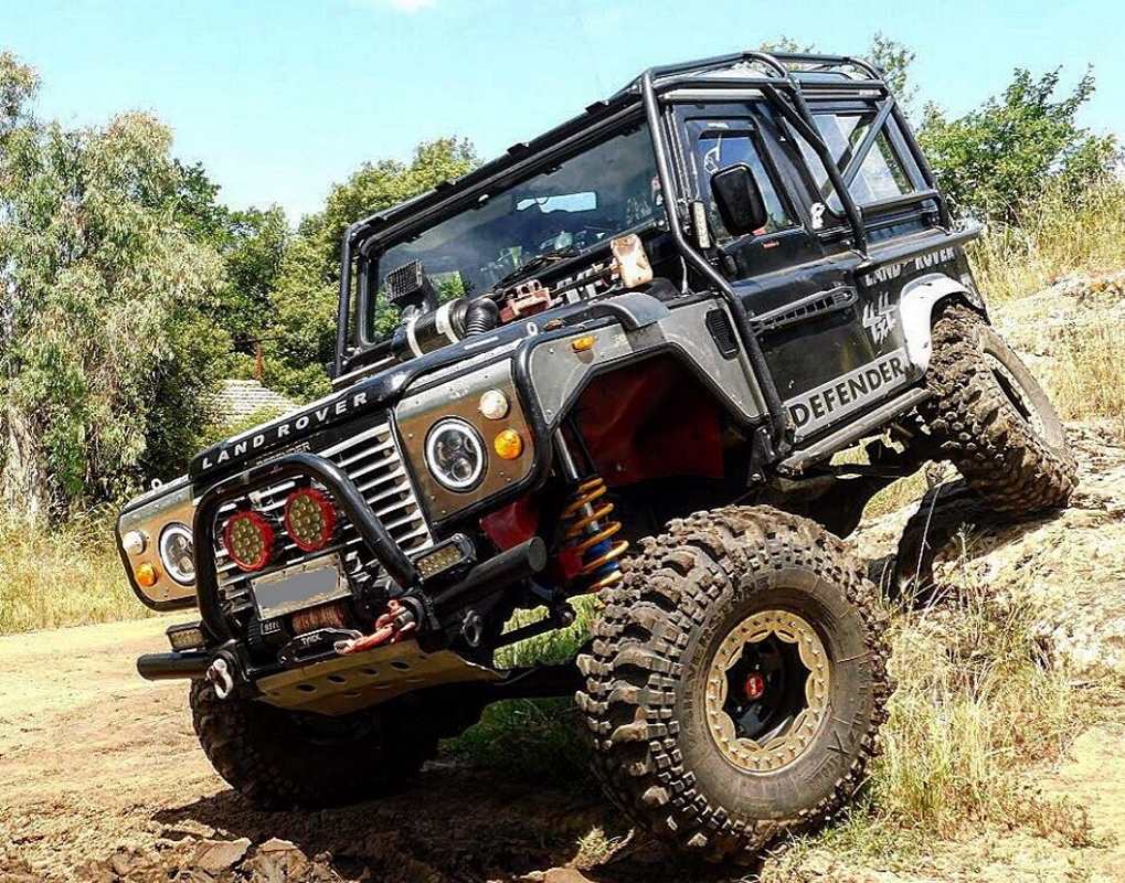 La gabbia di protezione, chiamata anche "roll-bar" è utilizzata nelle competizioni