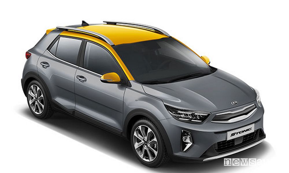 Vista di profilo Kia Stonic con tetto giallo