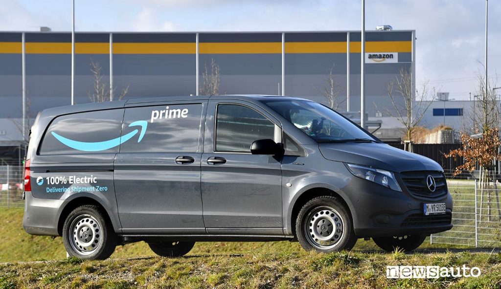 Il Mercedes eVito c'è anche in versione furgone elettrico per il trasporto di cose utilizzato anche da Amazon