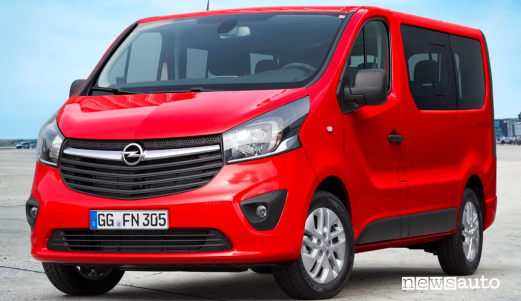 Opel Vivaro-B seconda serie del 2014 in versione combi, trasporto persone.