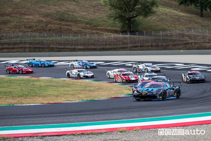 Partenza Trofeo Pirelli Ferrari Challenge al Mugello