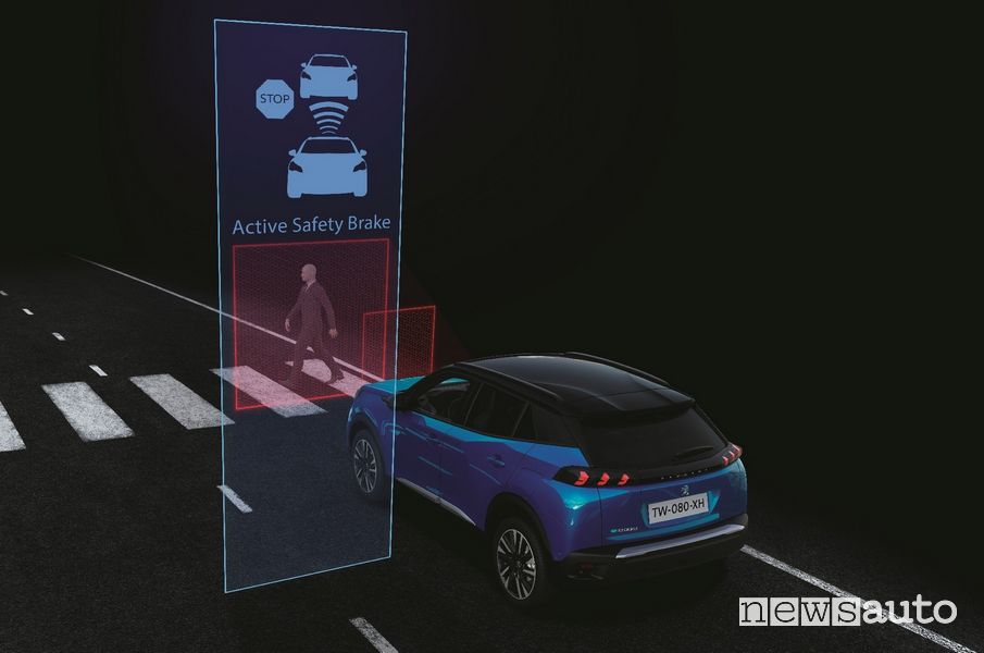 Sistemi ADAS Peugeot 2008 frenata d'emergenza
