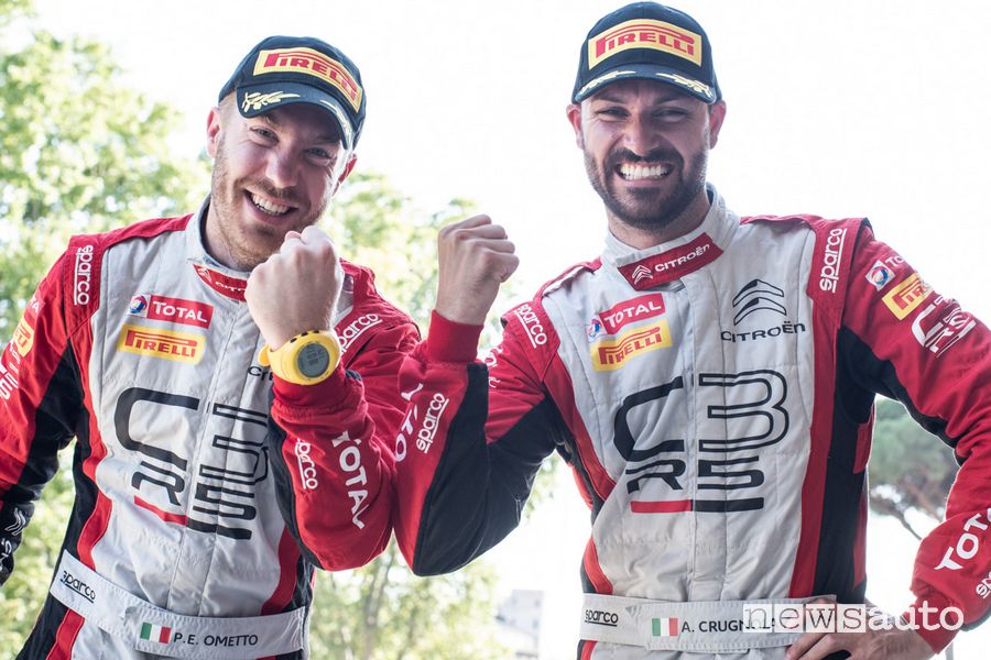 Andrea Crugnola e Pietro Ometto festeggiano la vittoria del Rally il Ciocco 2020