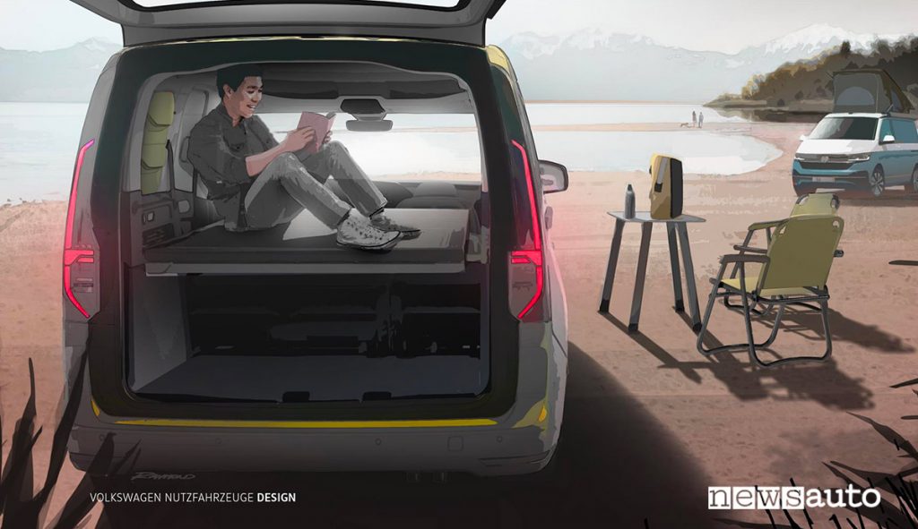 Volkswagen Mini-camper. Anteprima teaser ragazzo che legge in cuccetta zona notte. Sedie leggere e tavolo da campeggio California.