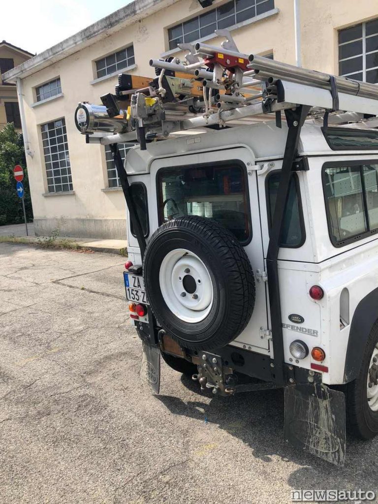 Questo è il roll-bar che Enel ha richiesto alla società di leasing x il Defender, dopo la morte di un dipendente in Emilia e grave infortunio di un altro collega