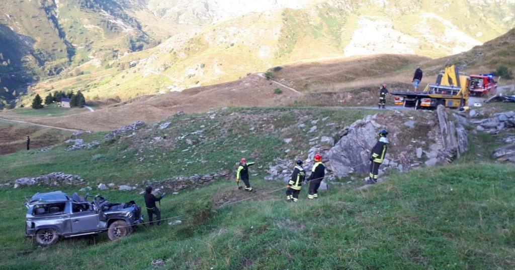 Il burrone dove è finito il Defender nell'incidente avvenuto in Piemonte a Cuneo