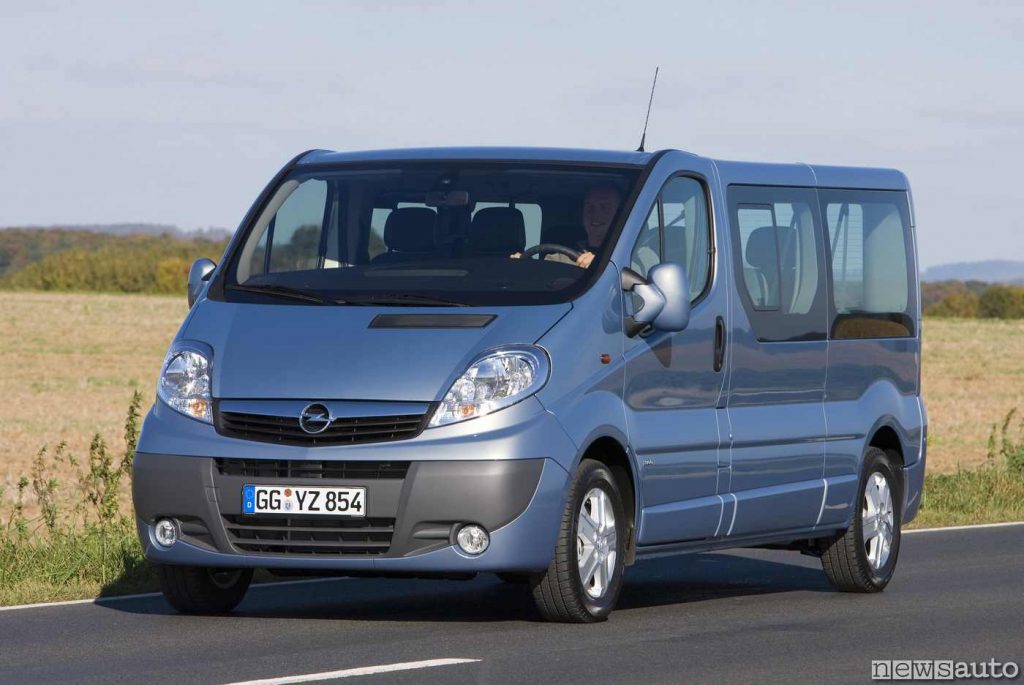 L'Opel Vivaro seconda serie, con tetto rialzato "jumbo roof"