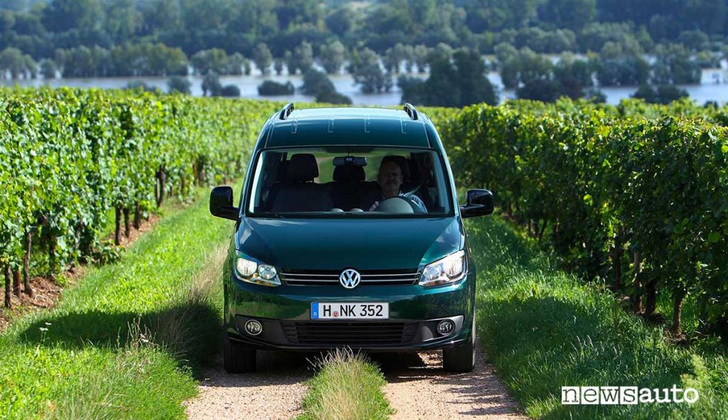 Volkswagen Caddy in vigna. Autocarro N1 per uso proprio