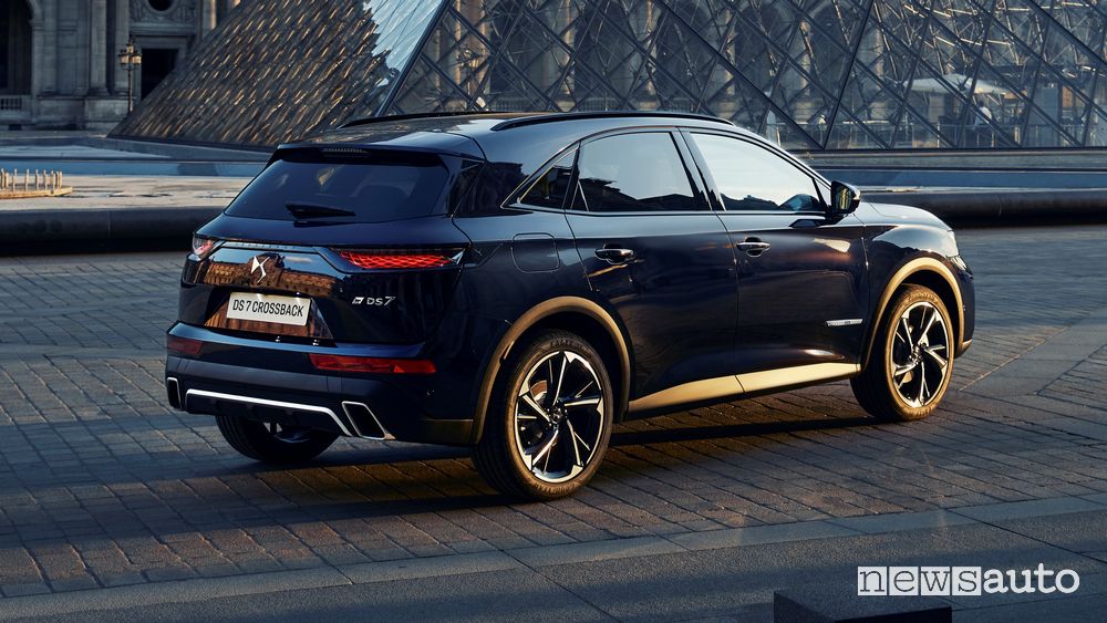 Vista posteriore DS 7 Crossback Louvre