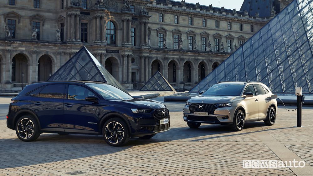 DS 7 Crossback Louvre serie speciale SUV ibrido plug-in