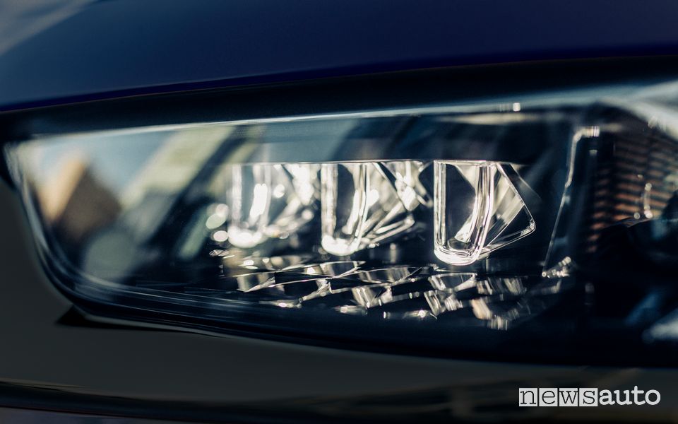 Elegante faro anteriore a led DS 7 Crossback Louvre