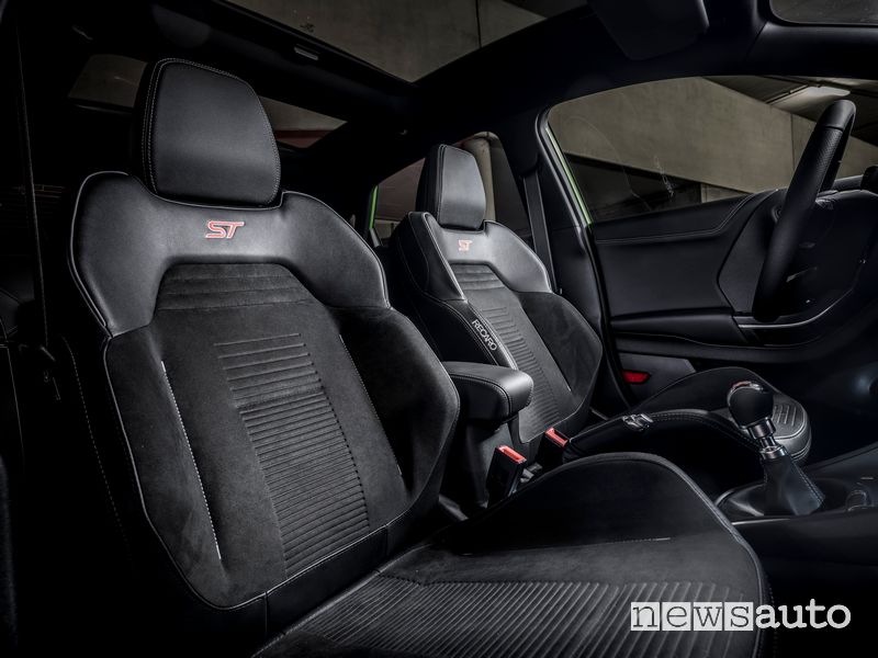 Sedili anteriori abitacolo Ford Puma ST