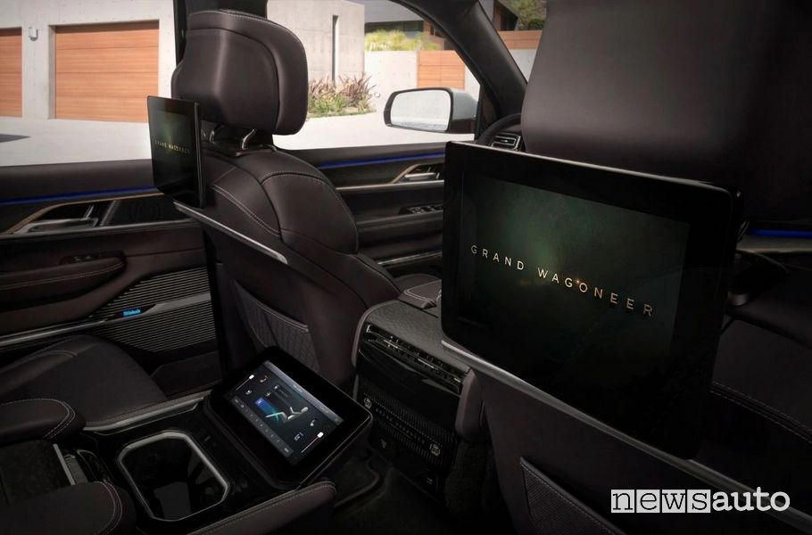 Display sedili posteriori abitacolo Jeep Grand Wagoneer Concept