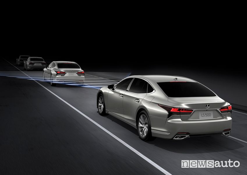 Cruise control adattivo Lexus LS 500