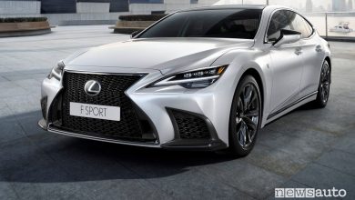 Vista di profilo Lexus LS F Sport
