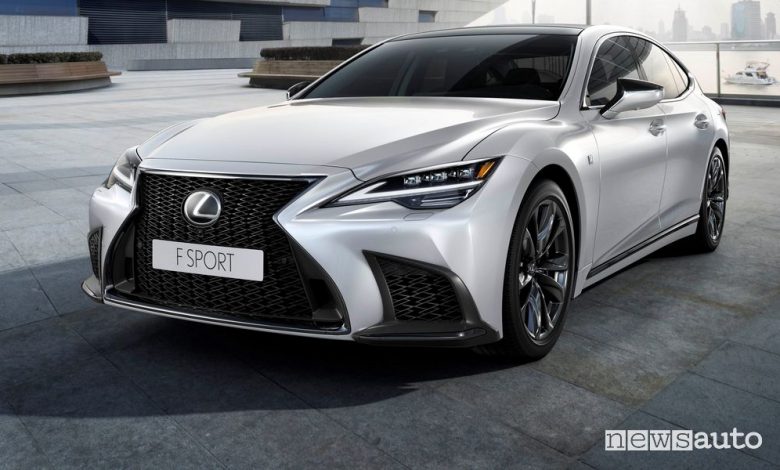 Vista di profilo Lexus LS F Sport