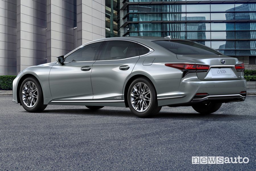 Vista posteriore Lexus LS 500h