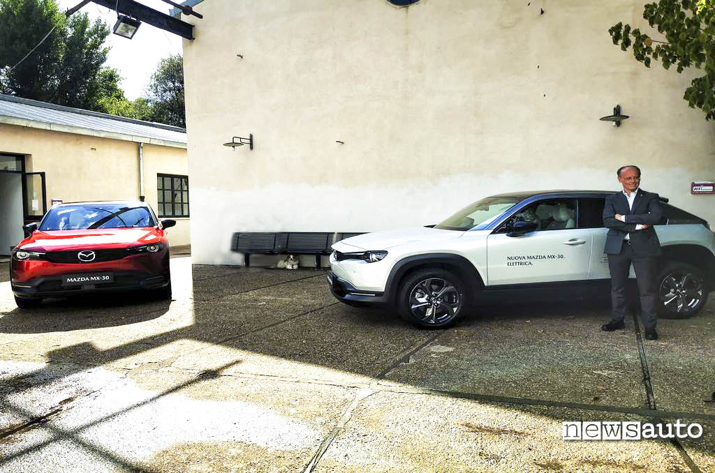 Mazda Mx-30 crossover elettrico realizzato con materiali ecosostenibili come il sughero