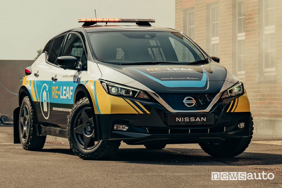 Vista di profilo Nissan RE-LEAF