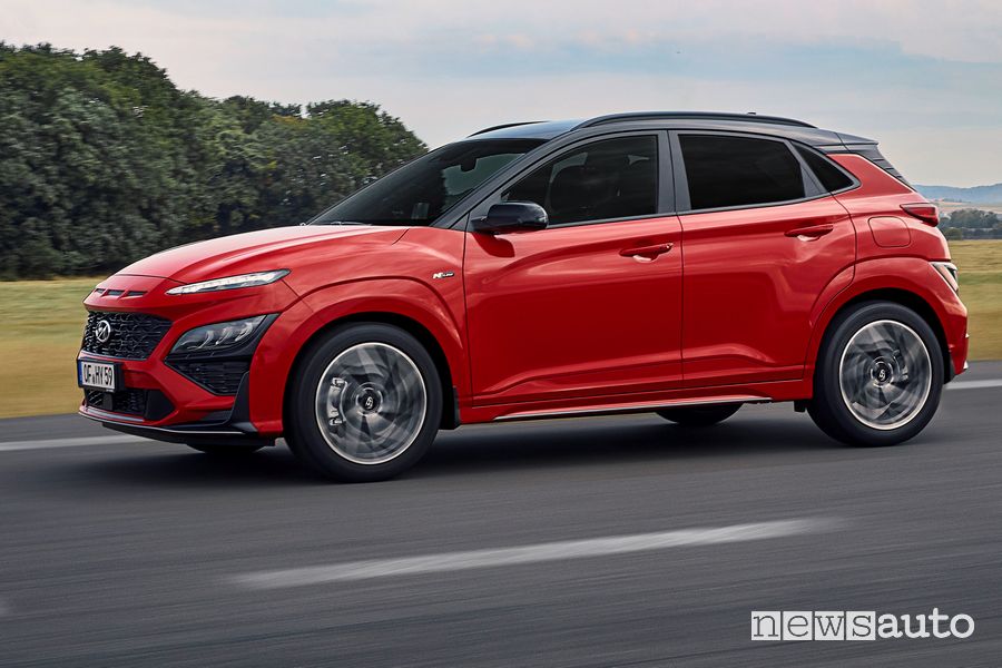 Vista laterale nuova Hyundai Kona N Line