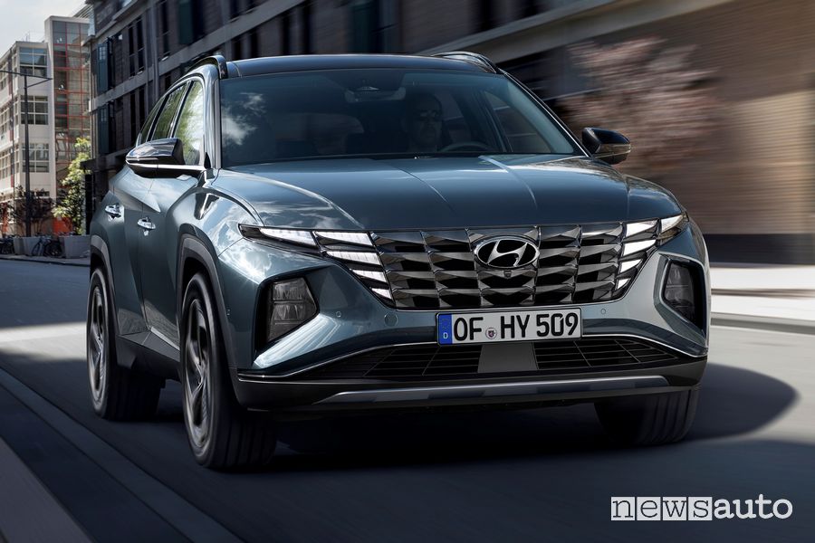 Vista anteriore nuova Hyundai Tucson hybrid