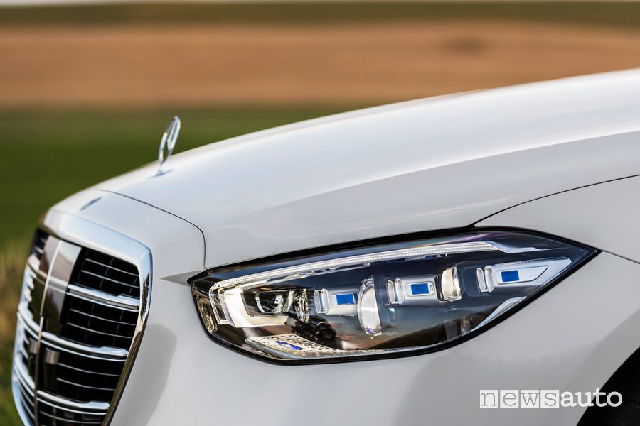 Fari anteriori con tecnologia Digital Light Mercedes-Benz Classe S