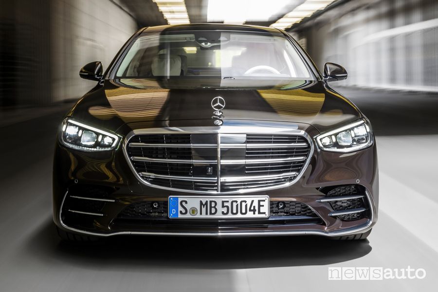 Vista anteriore Mercede-Benz Classe S nera
