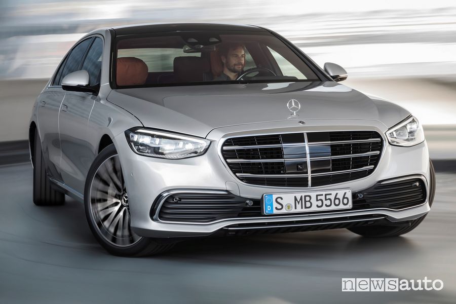 Asse posteriore sterzante Mercedes-Benz Classe S grigia