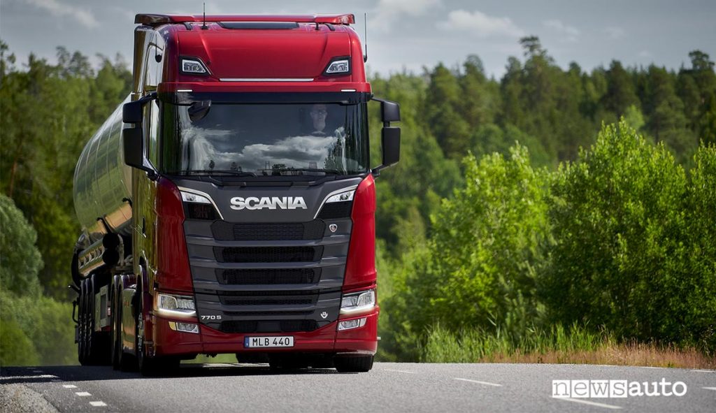 Camion Scania Cisterna 770 S